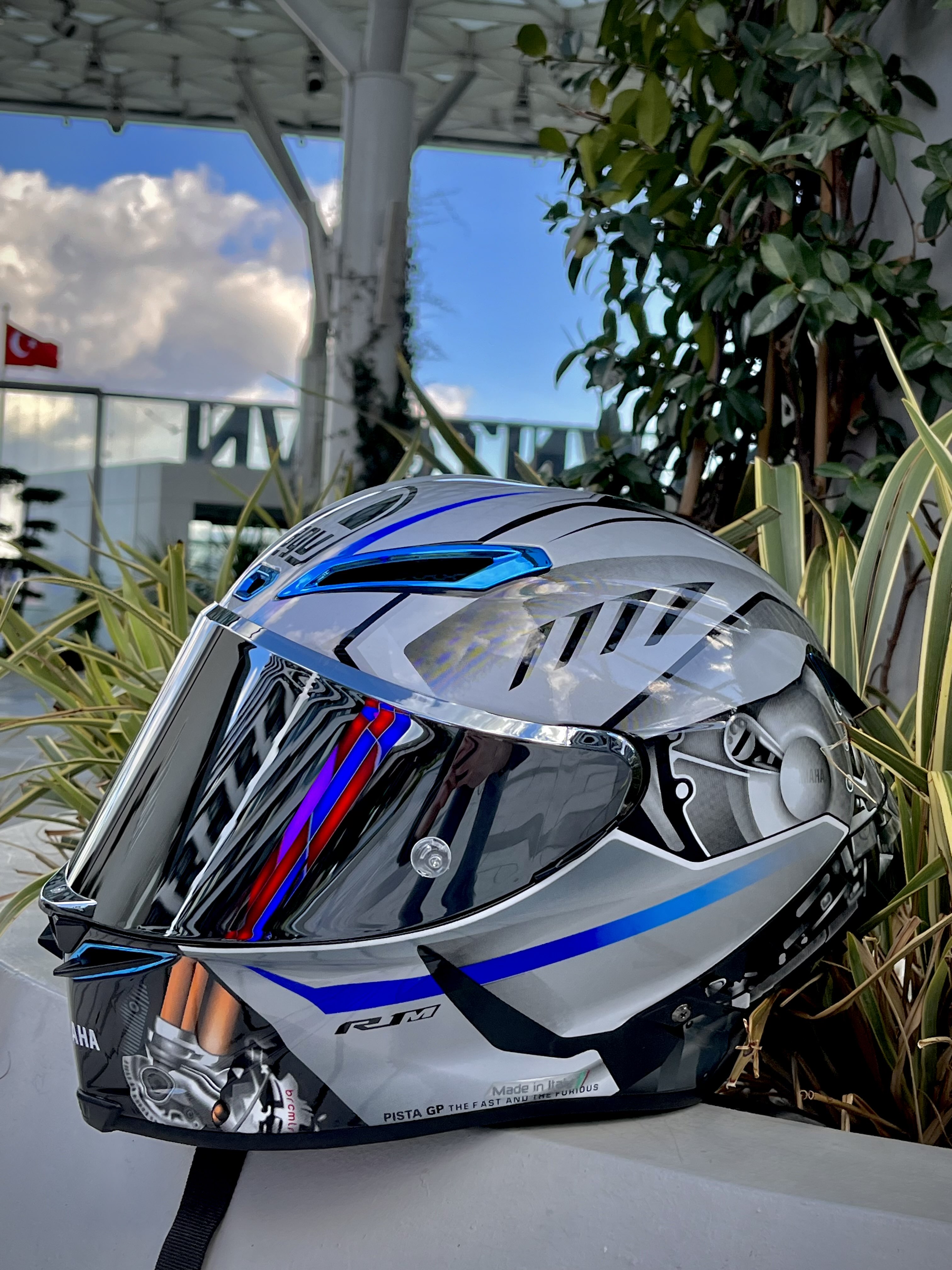 AGV R1M