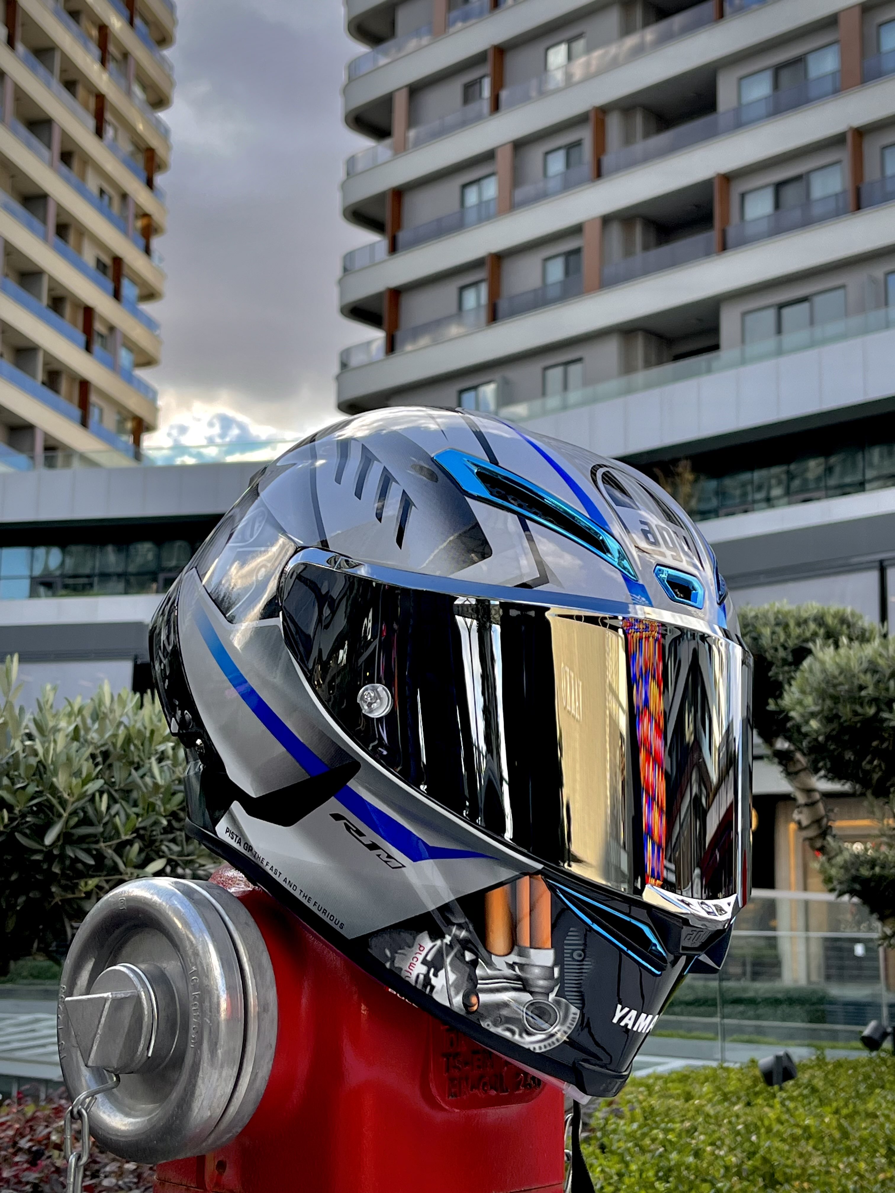 AGV R1M